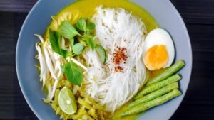 Khanom Chin: 