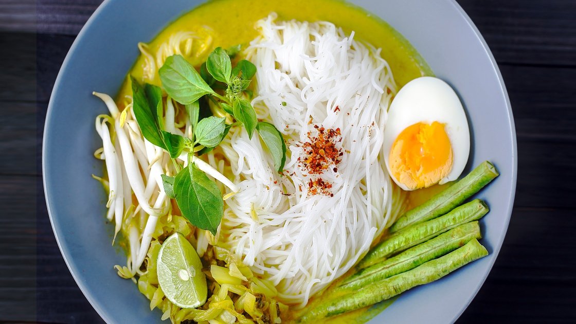 Khanom Chin: